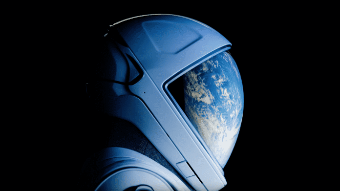 Helm, in dessen Visier sich die Erde spiegelt.