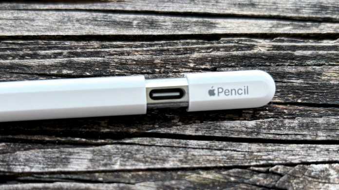 Apple Pencil USB-C mit aufgeschobener Kappe
