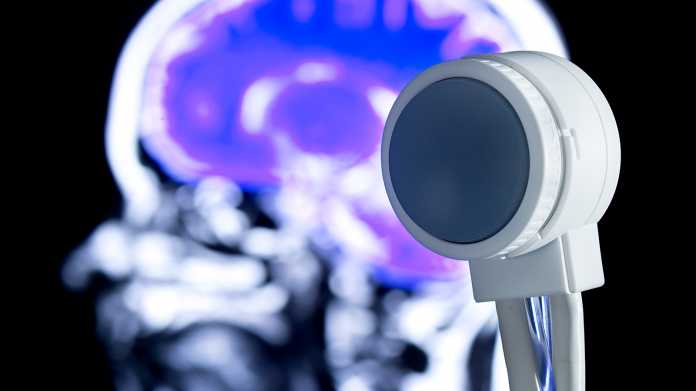 Der 3D-Matrix-Ultraschalltransducer der Fraunhofer IBMT für die transkranielle Neurostimulation ist in der Lage, exakt definierte Punkte in der Tiefe des Gehirns zu stimulieren.