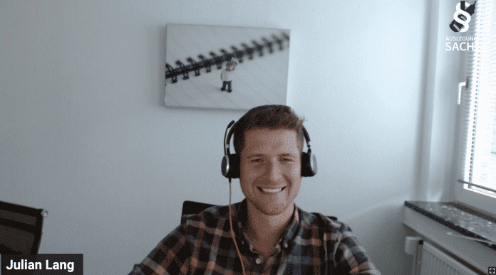Julian Lang bei der Podcastaufnahme
