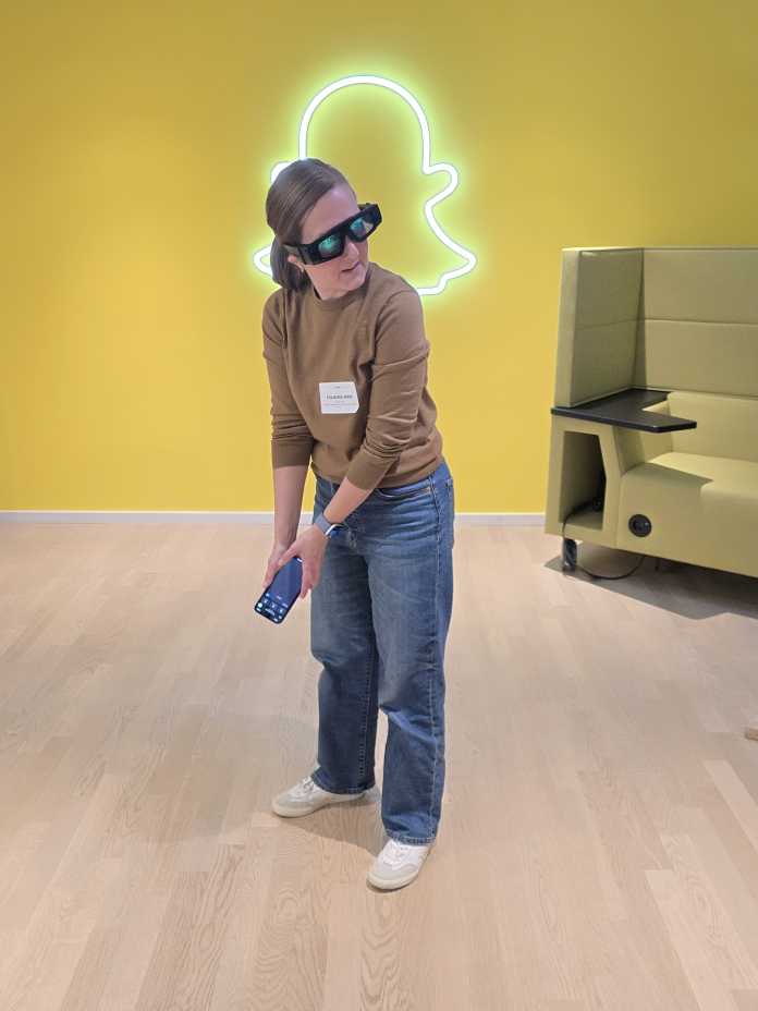 Playing golf with Spectacles and smartphones. 