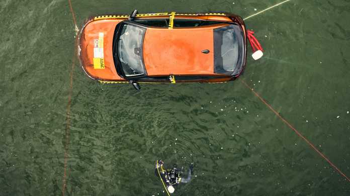 ADAC Auto im Wasser