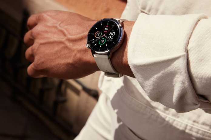 OnePlus Watch3 43mm am Handgelenk