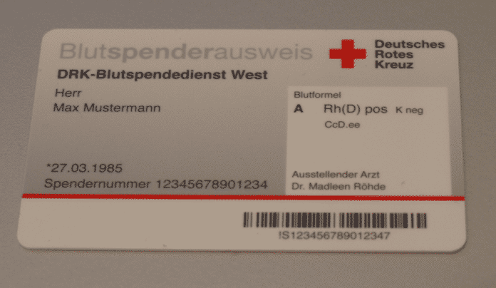 Der neue Blutspendeausweis des DRK ist eine Smartcard mit RFID-Chip