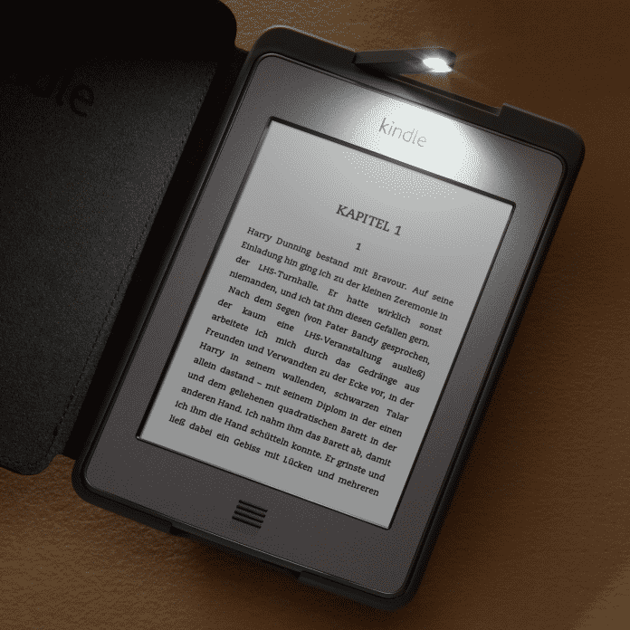 Kindle Touch mit Hülle und Leselampe