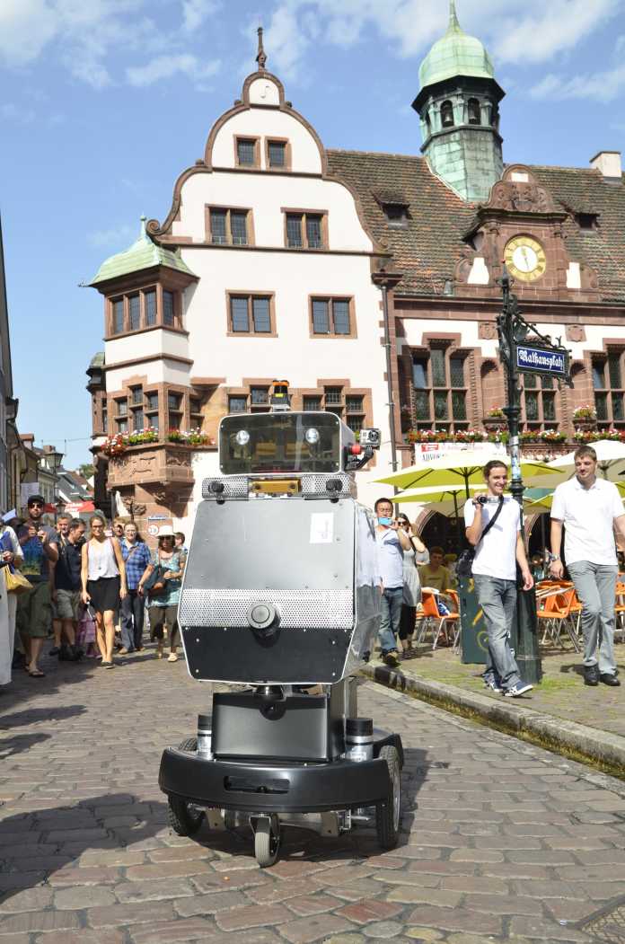 Roboter Obelix in der Freiburger Innenstadt