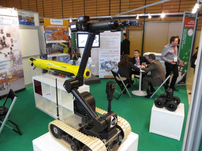 Militärische Anwendungen der Robotik, wie hier am Stand der französischen Firma ECA Robotics werden mittlerweile nicht mehr so rigide ausgeklammert wie noch vor Kurzem. 