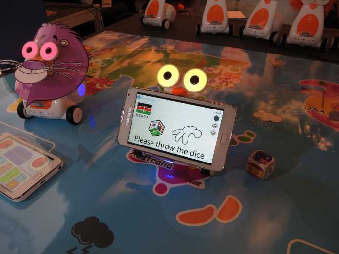 Mit dem südkoreanischen Smart Robot Albert sollen Kinder spielen... 