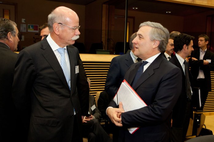EU-Industriekommissar Antonio Tajani und Dieter Zetsche, Vorstandsvorsitzender der Daimler AG.