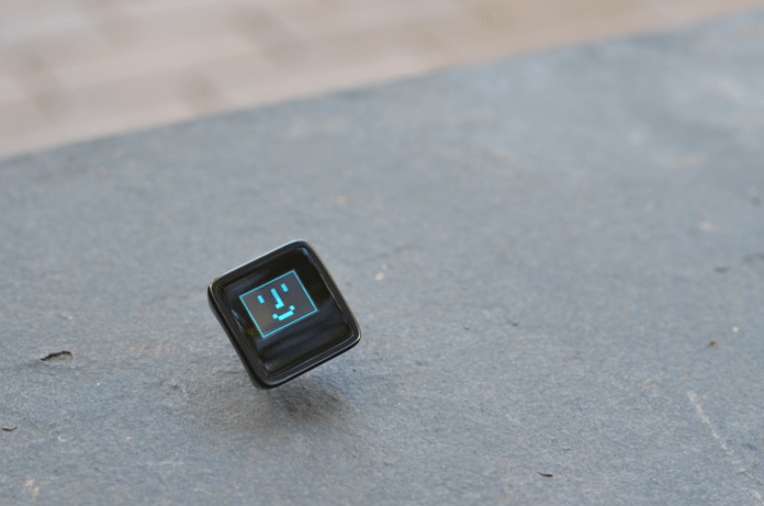 Der Microview kombiniert ein OLED-Display mit der Arduino-Plattform auf wenig Platz.