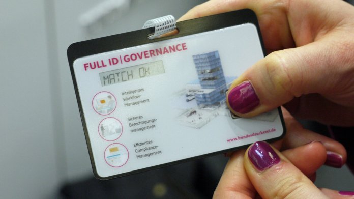 Ausweis mit integrierter Fingerabdruckprüfung