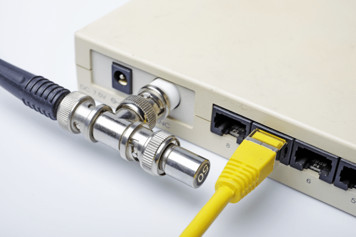 Ethernet-Hub mit Twisted-Pair und Koax-Buchse