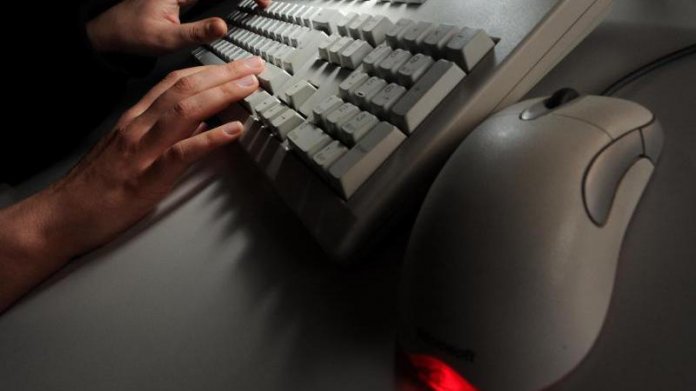 Computer mit Quellcode