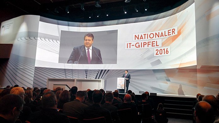 IT-Gipfel 2016: "Viele kleine Silicon Valleys" in den de:hubs