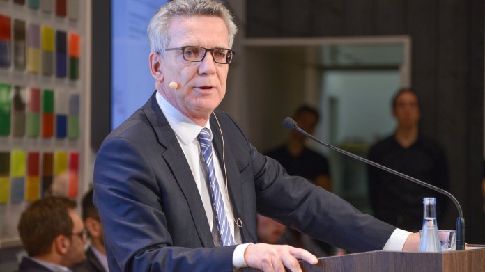 De Maizière hält Losung "Meine Daten gehören mir" für falsch