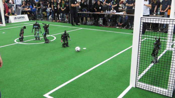 RoboCup German Open: Fallrückzieher und rollende Köpfe