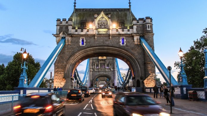 Auch Großbritannien will Verkauf von Autos mit Verbrennungsmotoren ab 2040 verbieten
