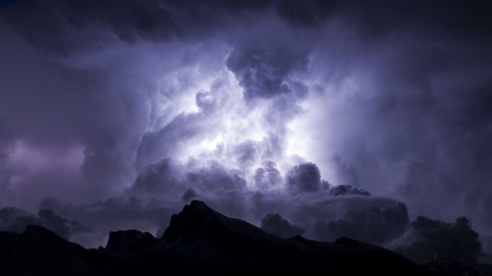 Symbolzeichnung Cloud Computing