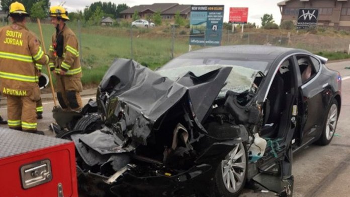 Auffahrunfall mit Tesla im "Autopilot"-Modus – US-Behörde ermittelt