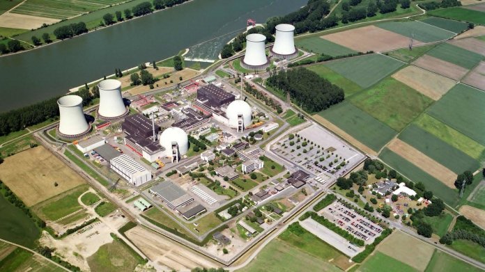 AKW-Rückbau in Biblis: Atomkraftwerk-Silhouette bleibt
