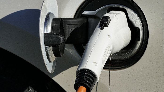 Daimler-Betriebsratschef warnt vor Abhängigkeit von asiatischen Batteriezulieferern