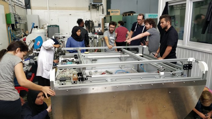 Aufbau des Lasercutters LaserDuo im OpenLab Hamburg