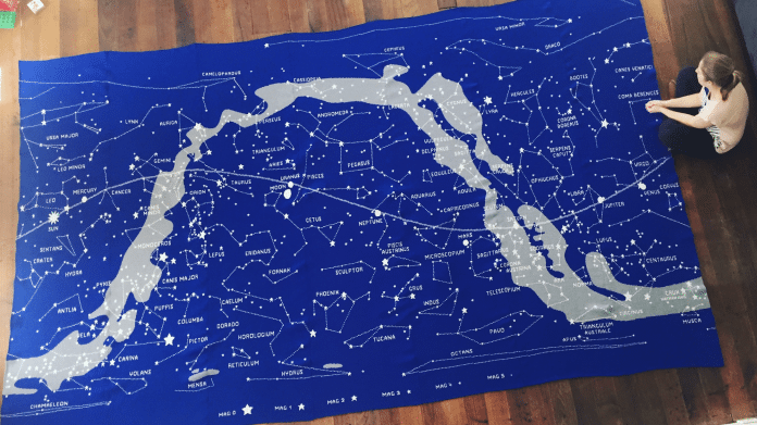 Riesen-Wandteppich aus der Strickmaschine