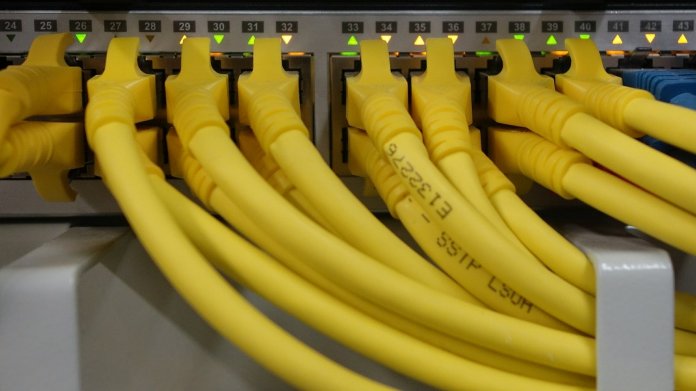Millionen fremder Namen zur Abschaffung der Netzneutralität missbraucht