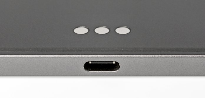 USB-C hat bei iPad Einzug gehalten. Darüber ist der verschobene Smart-Connector zu erkennen.