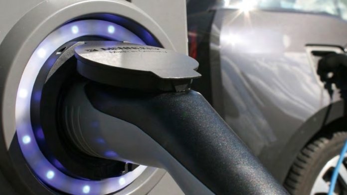 Elektroautos: Steuervorteil für Dienstwagen möglicherweise länger als geplant