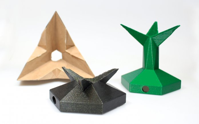 Drei Sockelvarianten für den Unendlichkeitswürfel aus dem 3D-Drucker.