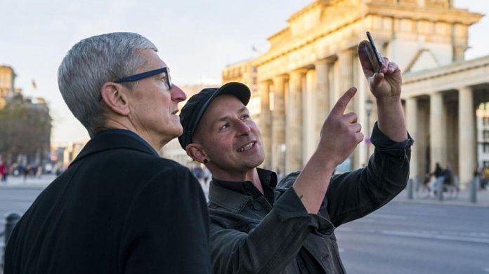Tim Cook am Brandenburger Tor