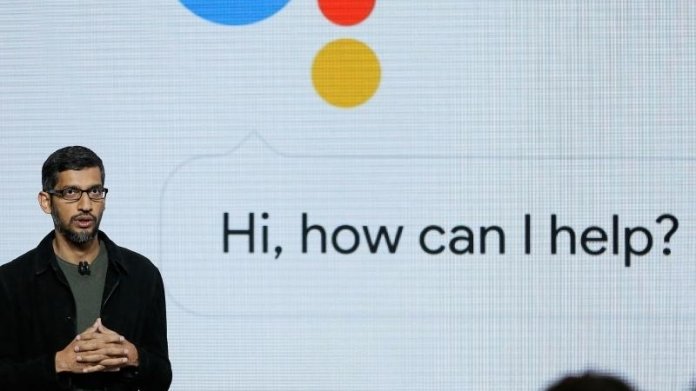 Sundar Pichai, dahinter Präsentationsfolie "Hi, how can I help?"
