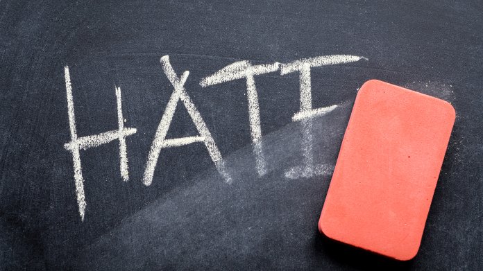 Passwortherausgabe etc.: Kabinett beschließt schärfere Regeln gegen Hass im Netz