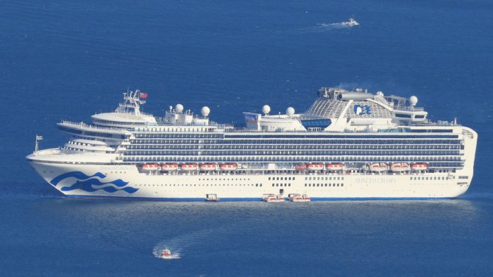 Kreuzfahrtschiff auf See