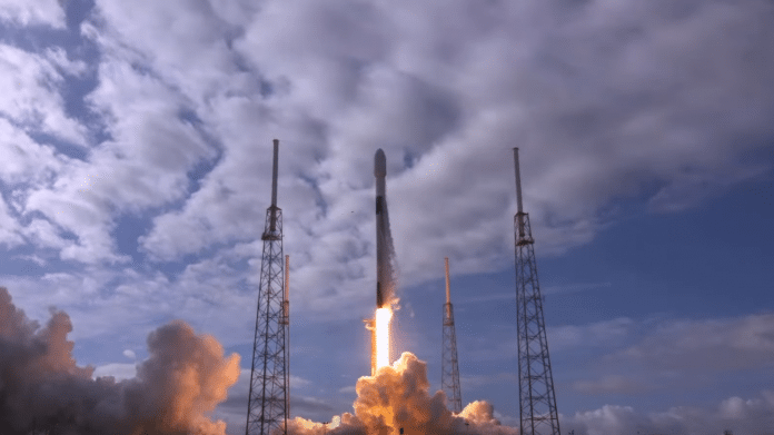 Start der SpaceX Falcon 9 im Januar 2021