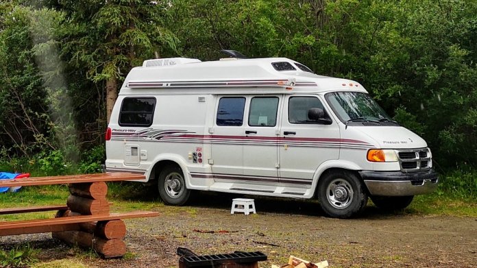 Wohmobil auf Campingplatz