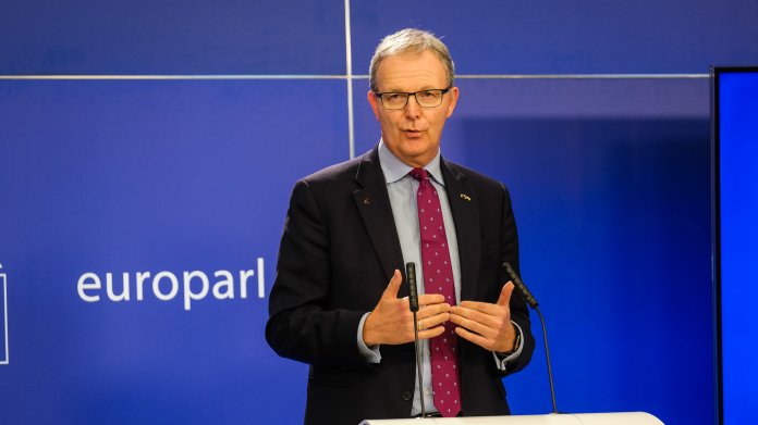  Axel Voss (EVP) im Oktober 2020 bei einer Pressekonferenz im Europaparlament.