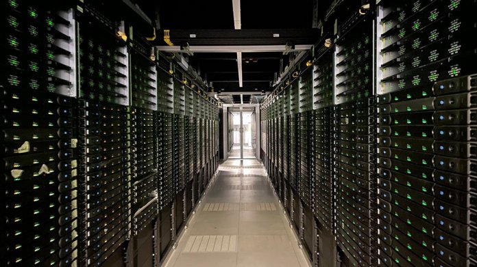 Der neue Superrechner Levante am Deutschen Klimarechenzentrum soll im Endausbau etwa 350.000 Prozessorkerne umfassen und 16 PetaFLOPS erreichen., Bild: DKRZ