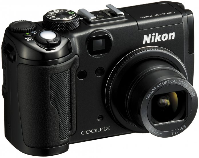 Nikon hat als erster Hersteller eine Kamera für Privatkunden im Sortiment, die einen GPS-Chip enthält. Die Coolpix P6000 schreibt Geodaten direkt ins JPEG-Foto.