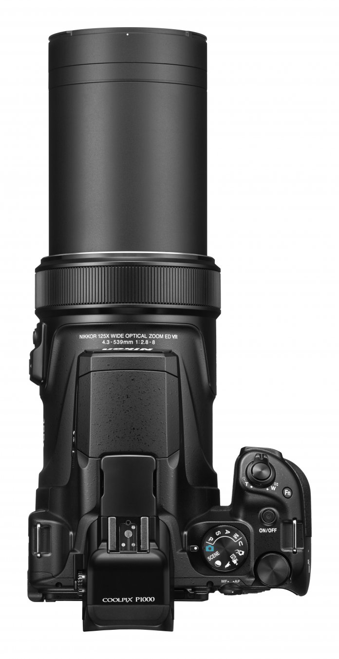 Bridgekameras wie die Nikon P1000 haben große Gehäuse und ein Objektiv mit besonders großem Zoomfaktor - in diesem Fall 125-fach.