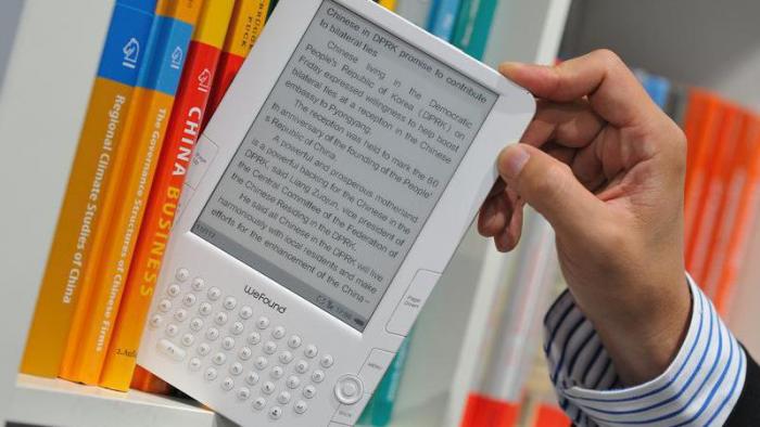 E-Book im Bücherregal