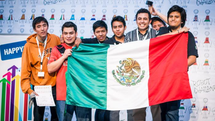Mexikaner feiern mit Mexiko-Fahne