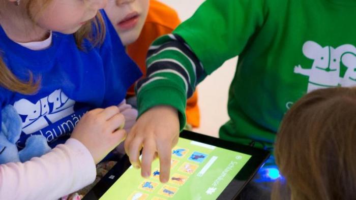 Kinder am iPad