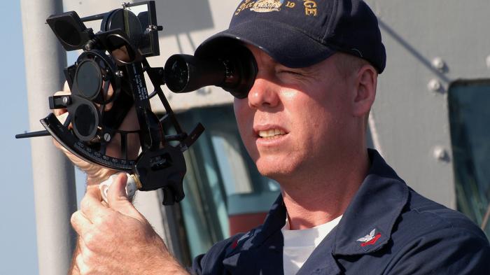 Marinesoldat mit Sextant