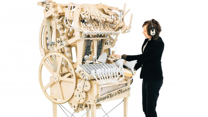 Wenn die Band bastelt: Murmel-Musik-Maschine mit 2000 Kugeln