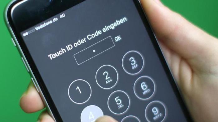 iPhone mit PIN-Eingabefeld