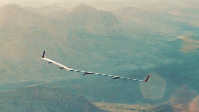 Facebooks riesige Internet-Drohne absolviert Jungfernflug