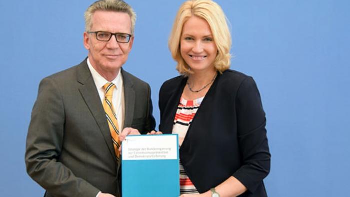 Innenminister de Maizière und Familienministerin Schwesig