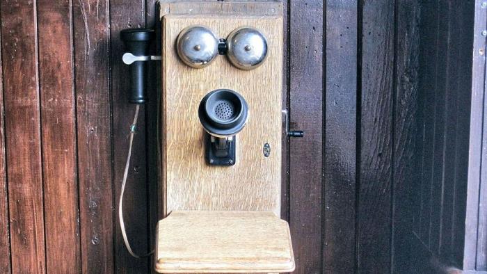 Altes Wandtelefon